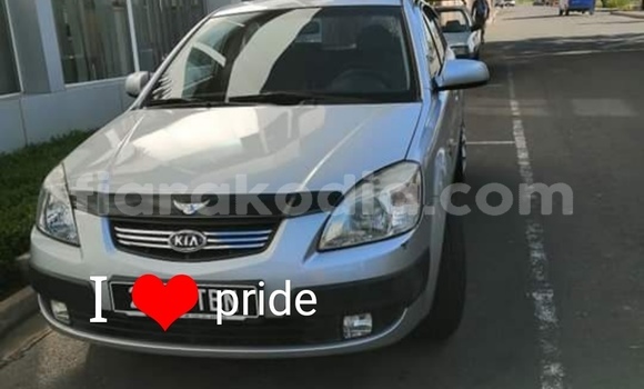 Acheter Occasion Voiture Kia Pride Gris à Antananarivo, Analamanga Acheter Occasion Voiture Kia Pride Gris à Antananarivo, Analamanga