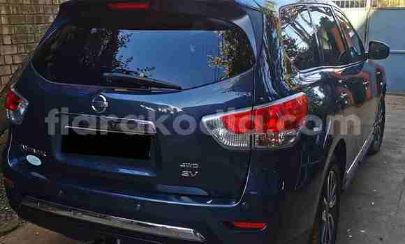 Acheter Occasion Voiture Nissan Pathfinder Gris à Antananarivo, Analamanga Acheter Occasion Voiture Nissan Pathfinder Gris à Antananarivo, Analamanga