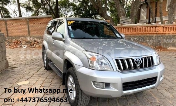 Acheter Occasion Voiture Toyota Land Cruiser Prado Gris à Antananarivo, Analamanga Acheter Occasion Voiture Toyota Land Cruiser Prado Gris à Antananarivo, Analamanga
