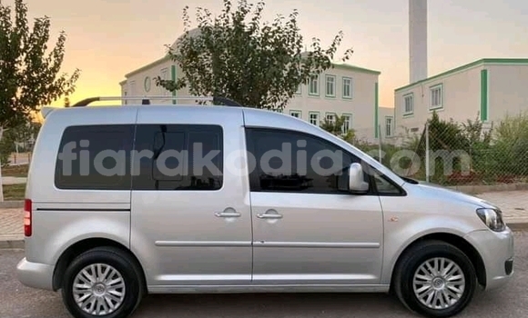 Acheter Occasion Voiture Volkswagen Caddy Gris à Antananarivo, Analamanga Acheter Occasion Voiture Volkswagen Caddy Gris à Antananarivo, Analamanga