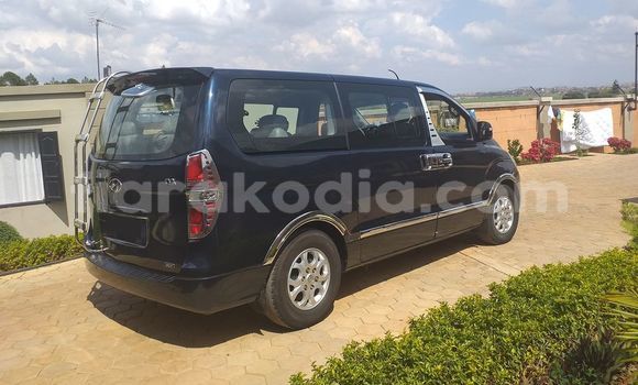 Acheter Occasion Voiture Hyundai Grand Starex Bleu à Antananarivo, Analamanga Acheter Occasion Voiture Hyundai Grand Starex Bleu à Antananarivo, Analamanga