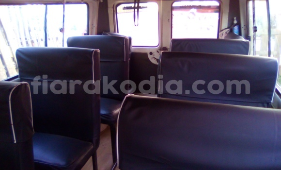 Acheter Occasion Voiture Renault Trafic Blanc à Antananarivo, Analamanga Acheter Occasion Voiture Renault Trafic Blanc à Antananarivo, Analamanga