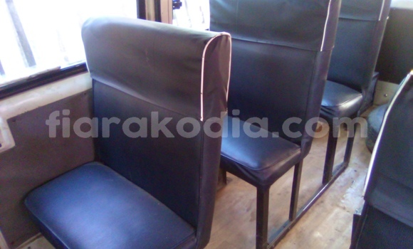 Acheter Occasion Voiture Renault Trafic Blanc à Antananarivo, Analamanga Acheter Occasion Voiture Renault Trafic Blanc à Antananarivo, Analamanga