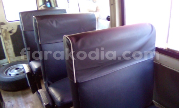 Acheter Occasion Voiture Renault Trafic Blanc à Antananarivo, Analamanga Acheter Occasion Voiture Renault Trafic Blanc à Antananarivo, Analamanga