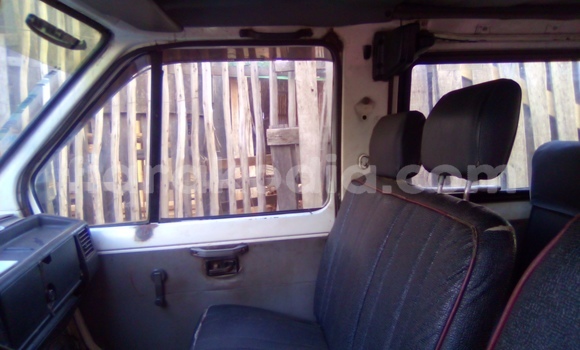 Acheter Occasion Voiture Renault Trafic Blanc à Antananarivo, Analamanga Acheter Occasion Voiture Renault Trafic Blanc à Antananarivo, Analamanga