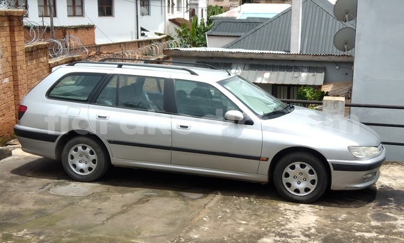 Acheter Occasion Voiture Peugeot 406 Gris à Antananarivo, Analamanga Acheter Occasion Voiture Peugeot 406 Gris à Antananarivo, Analamanga