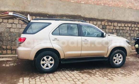 Buy Used Toyota Fortuner Beige Car in Antananarivo in Analamanga Buy Used Toyota Fortuner Beige Car in Antananarivo in Analamanga