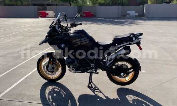 Acheter Occasion Moto BMW R1200GS Adventure Noir à Belo Tsiribihina (Belon'i Tsiribihina, Belo sur Tsiribihina), Menabe Acheter Occasion Moto BMW R1200GS Adventure Noir à Belo Tsiribihina (Belon'i Tsiribihina, Belo sur Tsiribihina), Menabe