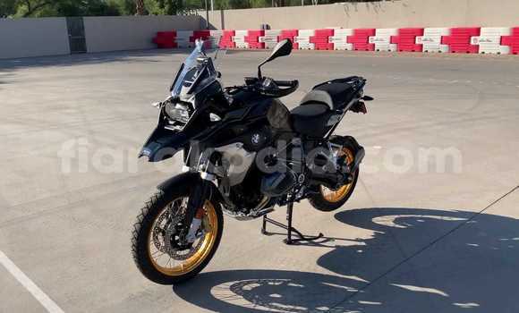 Acheter Occasion Moto BMW R1200GS Adventure Noir à Belo Tsiribihina (Belon'i Tsiribihina, Belo sur Tsiribihina), Menabe Acheter Occasion Moto BMW R1200GS Adventure Noir à Belo Tsiribihina (Belon'i Tsiribihina, Belo sur Tsiribihina), Menabe