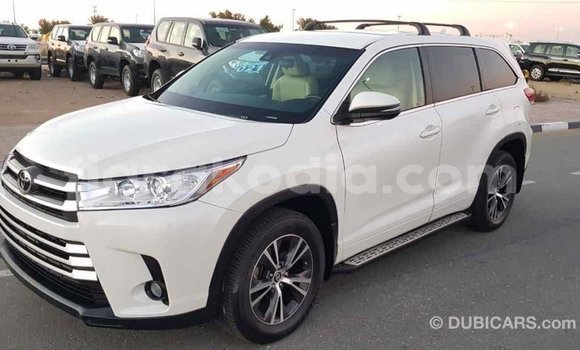 Acheter Import Voiture Toyota Highlander Blanc à Import - Dubai, Diana Acheter Import Voiture Toyota Highlander Blanc à Import - Dubai, Diana