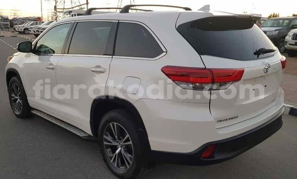 Acheter Import Voiture Toyota Highlander Blanc à Import - Dubai, Diana Acheter Import Voiture Toyota Highlander Blanc à Import - Dubai, Diana