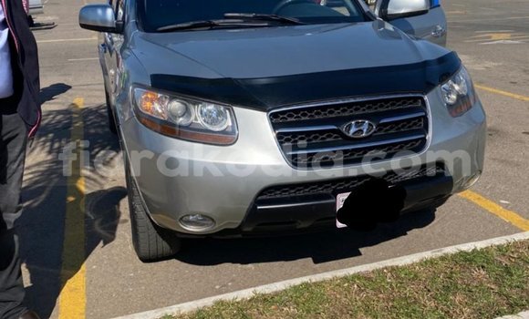 Buy Used Hyundai Santa Fe Silver Car in Antananarivo in Analamanga Buy Used Hyundai Santa Fe Silver Car in Antananarivo in Analamanga