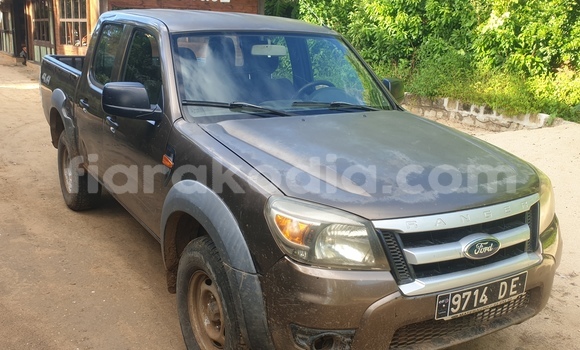 Buy Used FORD MUSTANG Brown Car in Nosy Be (Nossi–be) in Diana