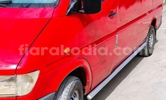 Buy Used Mercedes‒Benz Sprinter Red Truck in Mahajanga in Boeny Buy Used Mercedes‒Benz Sprinter Red Truck in Mahajanga in Boeny