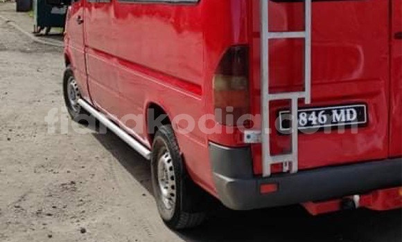 Buy Used Mercedes‒Benz Sprinter Red Truck in Mahajanga in Boeny Buy Used Mercedes‒Benz Sprinter Red Truck in Mahajanga in Boeny