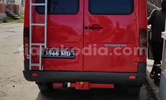 Buy Used Mercedes‒Benz Sprinter Red Truck in Mahajanga in Boeny Buy Used Mercedes‒Benz Sprinter Red Truck in Mahajanga in Boeny