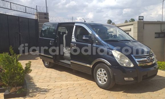 Acheter Occasion Voiture Hyundai Grand Starex Bleu à Antananarivo, Analamanga Acheter Occasion Voiture Hyundai Grand Starex Bleu à Antananarivo, Analamanga