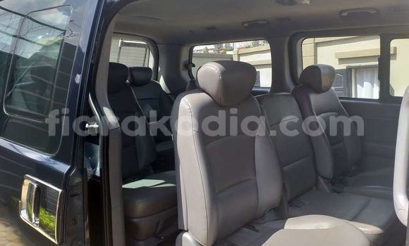Acheter Occasion Voiture Hyundai Grand Starex Bleu à Antananarivo, Analamanga Acheter Occasion Voiture Hyundai Grand Starex Bleu à Antananarivo, Analamanga