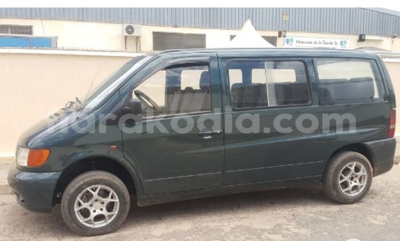 Hividy Mercedes‒Benz Vito Green Car in Antananarivo in Analamanga