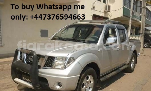 Hividy Nissan Navara Silver Car in Antananarivo in Analamanga Hividy Nissan Navara Silver Car in Antananarivo in Analamanga