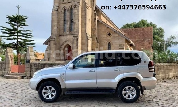 Hividy Toyota Land Cruiser Prado Silver Car in Antananarivo in Analamanga Hividy Toyota Land Cruiser Prado Silver Car in Antananarivo in Analamanga