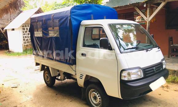 Hividy Suzuki Carry fotsy Truck in Antananarivo in Analamanga Hividy Suzuki Carry fotsy Truck in Antananarivo in Analamanga