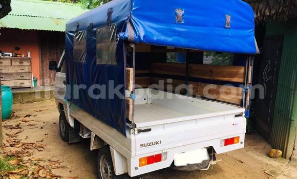 Hividy Suzuki Carry fotsy Truck in Antananarivo in Analamanga Hividy Suzuki Carry fotsy Truck in Antananarivo in Analamanga