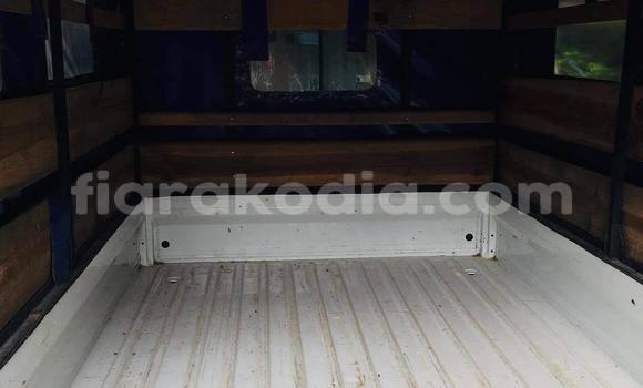 Hividy Suzuki Carry fotsy Truck in Antananarivo in Analamanga Hividy Suzuki Carry fotsy Truck in Antananarivo in Analamanga