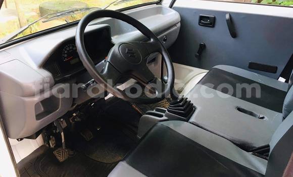 Hividy Suzuki Carry fotsy Truck in Antananarivo in Analamanga Hividy Suzuki Carry fotsy Truck in Antananarivo in Analamanga