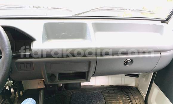 Hividy Suzuki Carry fotsy Truck in Antananarivo in Analamanga Hividy Suzuki Carry fotsy Truck in Antananarivo in Analamanga