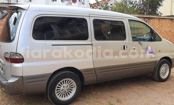 Buy Used Hyundai Starex Other Car in Antananarivo in Analamanga Buy Used Hyundai Starex Other Car in Antananarivo in Analamanga
