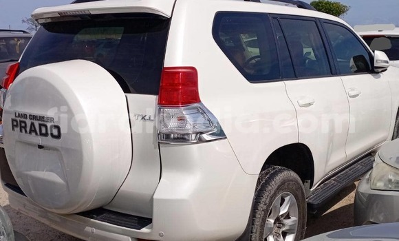 Acheter Occasion Voiture Toyota Land Cruiser Prado Blanc à Fianarantsoa, Haute Matsiatra Acheter Occasion Voiture Toyota Land Cruiser Prado Blanc à Fianarantsoa, Haute Matsiatra