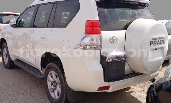 Acheter Occasion Voiture Toyota Land Cruiser Prado Blanc à Fianarantsoa, Haute Matsiatra Acheter Occasion Voiture Toyota Land Cruiser Prado Blanc à Fianarantsoa, Haute Matsiatra