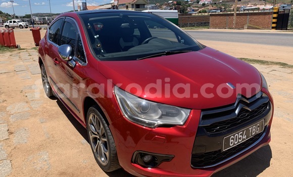 Hividy Citroen DS4 Red Car in Antananarivo in Analamanga