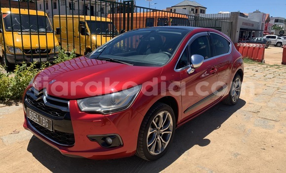 Acheter Occasion Voiture Citroen DS4 Rouge à Antananarivo, Analamanga Acheter Occasion Voiture Citroen DS4 Rouge à Antananarivo, Analamanga