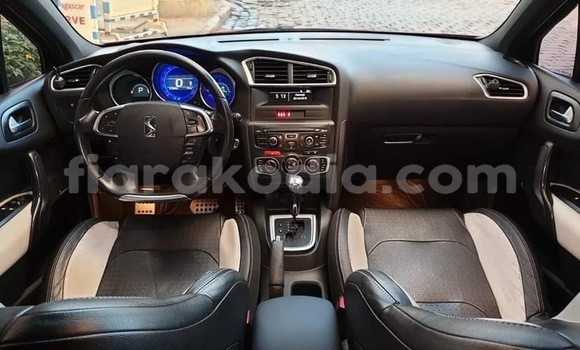 Acheter Occasion Voiture Citroen DS4 Rouge à Antananarivo, Analamanga Acheter Occasion Voiture Citroen DS4 Rouge à Antananarivo, Analamanga