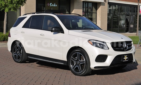 Hividy Mercedes-Benz C-Classe fotsy Car in Ambanja in Diana