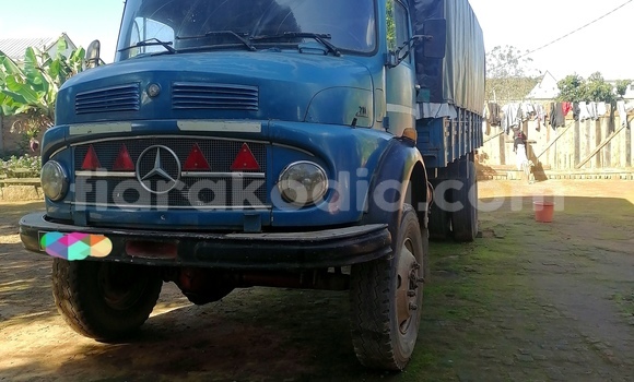 Acheter Occasion Voiture Mercedes-Benz 740Li Bleu à Moramanga, Alaotra-Mangoro Acheter Occasion Voiture Mercedes-Benz 740Li Bleu à Moramanga, Alaotra-Mangoro