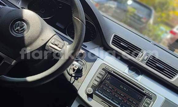 Acheter Occasion Voiture BMW 2er Blanc à Antananarivo, Analamanga Acheter Occasion Voiture BMW 2er Blanc à Antananarivo, Analamanga