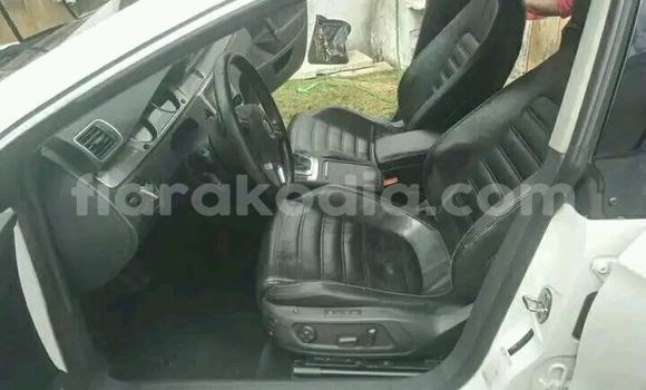 Acheter Occasion Voiture BMW 2er Blanc à Antananarivo, Analamanga Acheter Occasion Voiture BMW 2er Blanc à Antananarivo, Analamanga