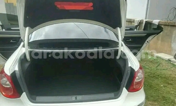 Acheter Occasion Voiture BMW 2er Blanc à Antananarivo, Analamanga Acheter Occasion Voiture BMW 2er Blanc à Antananarivo, Analamanga