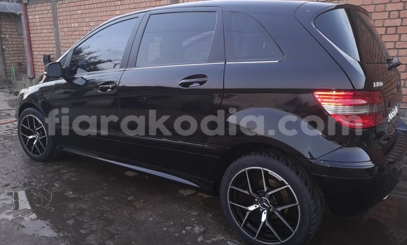 Hividy Mercedes‒Benz B-klasse Black Car in Antananarivo in Analamanga