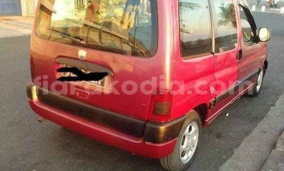 Acheter Occasion Voiture Peugeot Partner Rouge à Antananarivo, Analamanga Acheter Occasion Voiture Peugeot Partner Rouge à Antananarivo, Analamanga