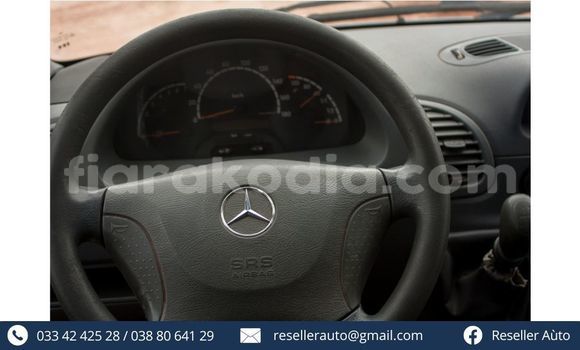 Acheter Occasion Utilitaire Mercedes‒Benz Sprinter Gris à Antananarivo, Analamanga Acheter Occasion Utilitaire Mercedes‒Benz Sprinter Gris à Antananarivo, Analamanga