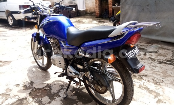 Acheter Import Moto Suzuki GP 125 Bleu à Antananarivo, Analamanga Acheter Import Moto Suzuki GP 125 Bleu à Antananarivo, Analamanga