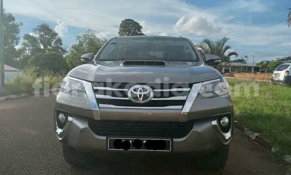 Buy Used Toyota Fortuner Blue Car in Antananarivo in Analamanga Buy Used Toyota Fortuner Blue Car in Antananarivo in Analamanga