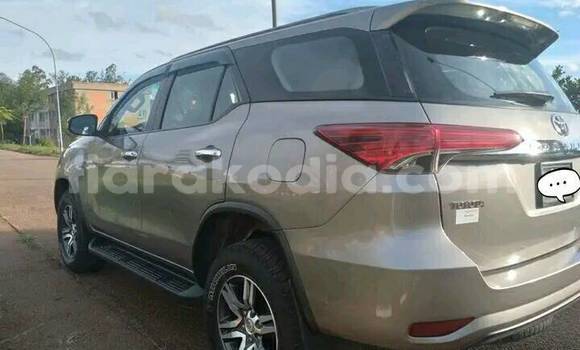 Buy Used Toyota Fortuner Blue Car in Antananarivo in Analamanga Buy Used Toyota Fortuner Blue Car in Antananarivo in Analamanga