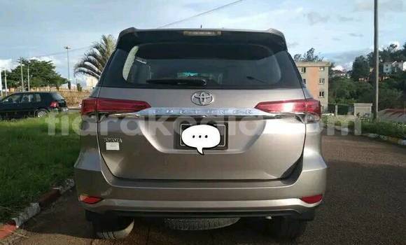 Buy Used Toyota Fortuner Blue Car in Antananarivo in Analamanga Buy Used Toyota Fortuner Blue Car in Antananarivo in Analamanga