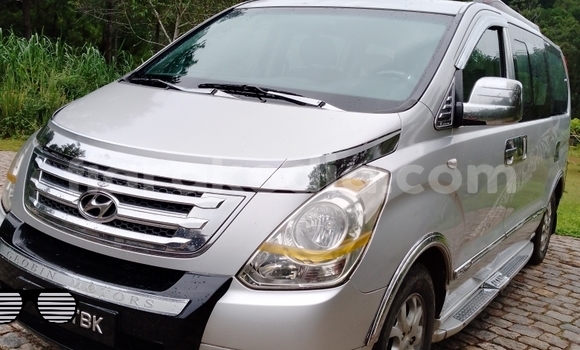 Hividy Hyundai Grand Starex Silver Car in Antananarivo in Analamanga Hividy Hyundai Grand Starex Silver Car in Antananarivo in Analamanga