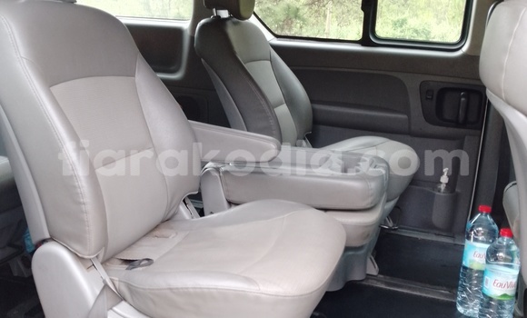 Acheter Occasion Voiture Hyundai Grand Starex Gris à Antananarivo, Analamanga Acheter Occasion Voiture Hyundai Grand Starex Gris à Antananarivo, Analamanga